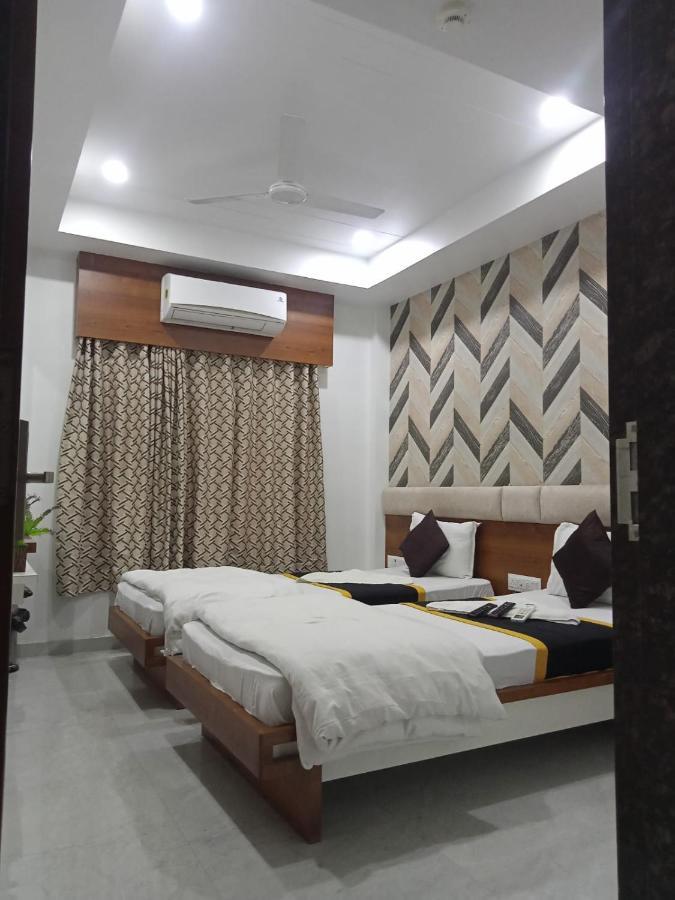 Hotel Fun City Navsari Exterior foto