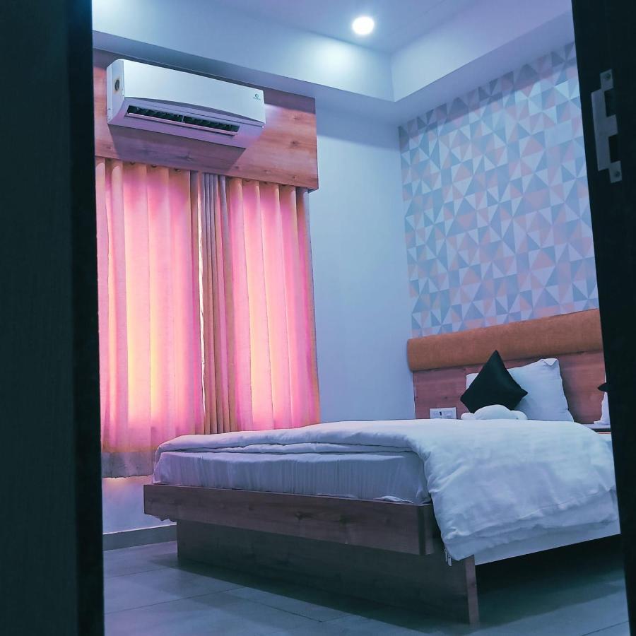 Hotel Fun City Navsari Exterior foto