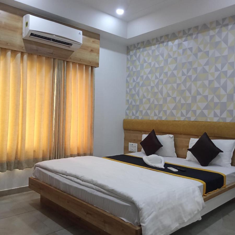 Hotel Fun City Navsari Exterior foto