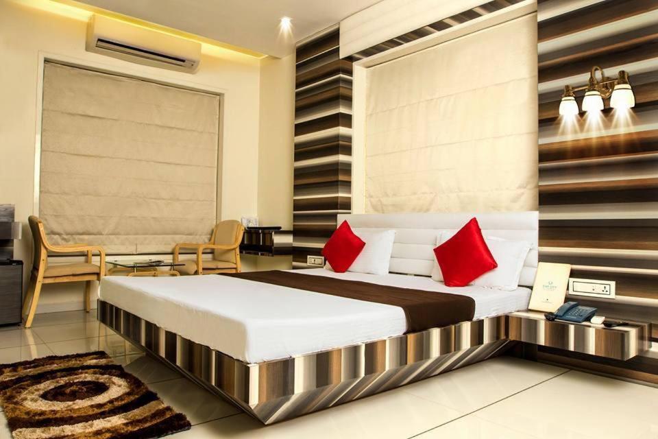 Hotel Fun City Navsari Exterior foto