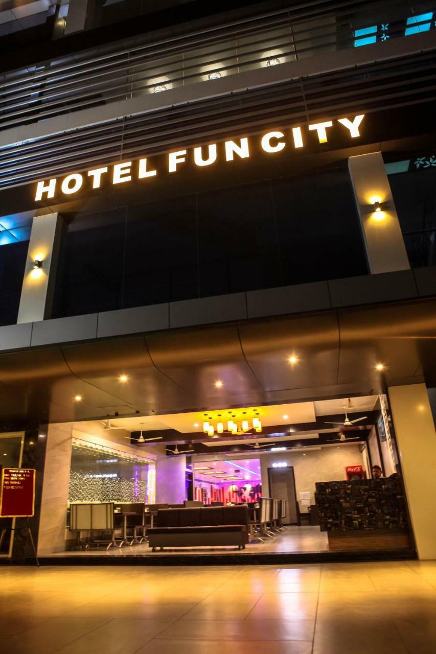 Hotel Fun City Navsari Exterior foto