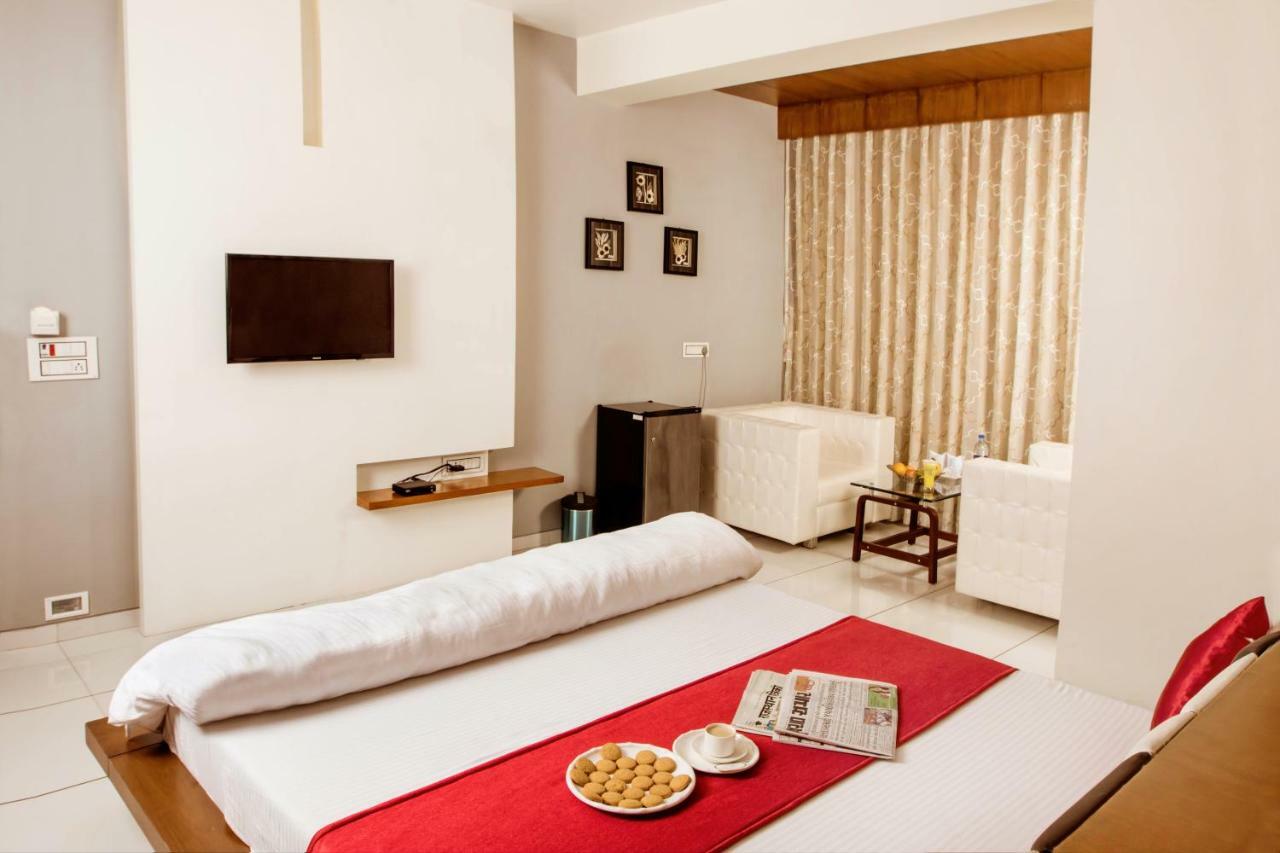 Hotel Fun City Navsari Exterior foto