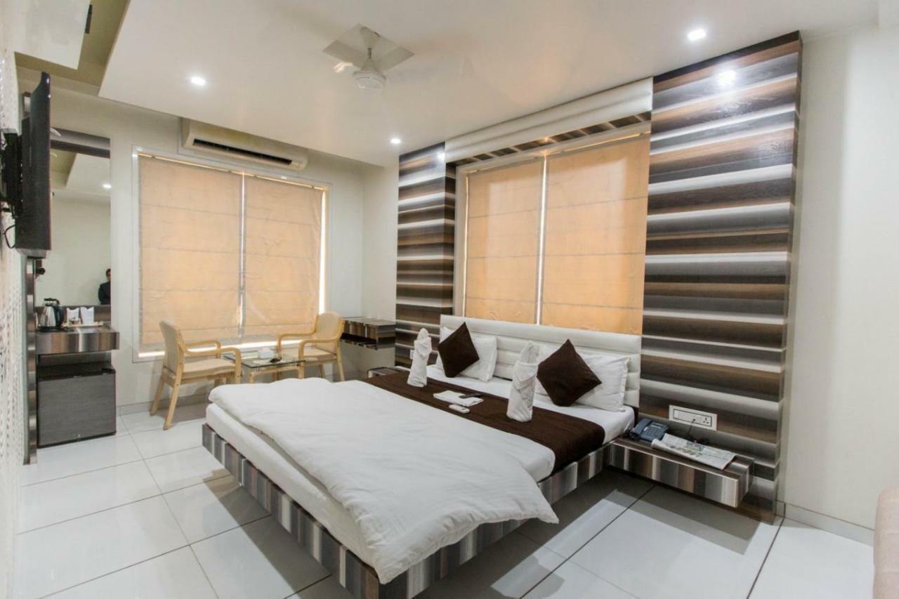 Hotel Fun City Navsari Exterior foto
