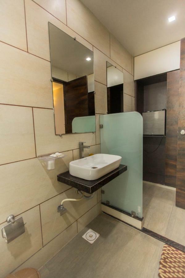 Hotel Fun City Navsari Exterior foto