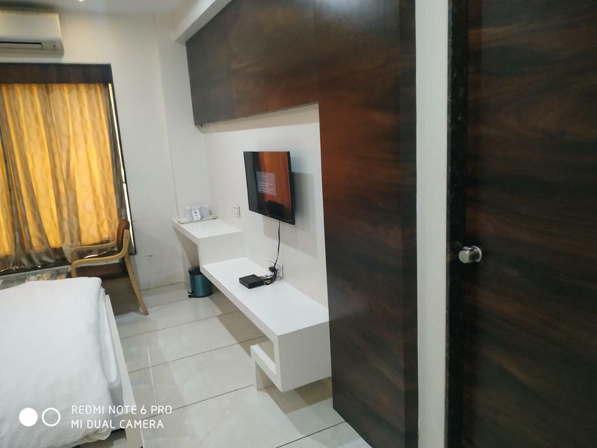 Hotel Fun City Navsari Exterior foto