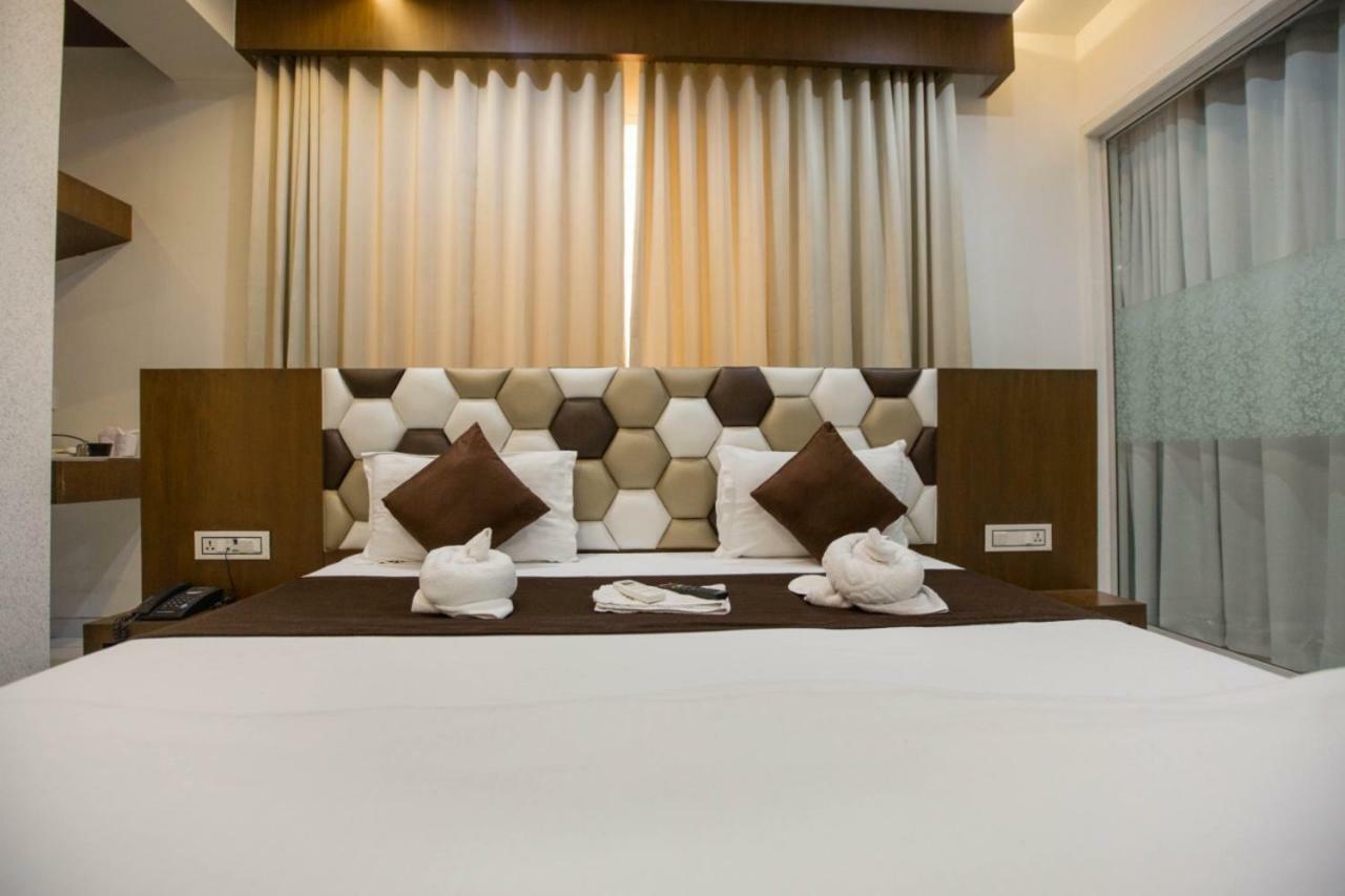 Hotel Fun City Navsari Exterior foto